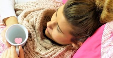 chica joven con dolor